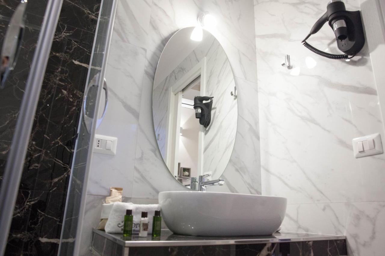 B&B Morelli Home โกเซนซา ภายนอก รูปภาพ