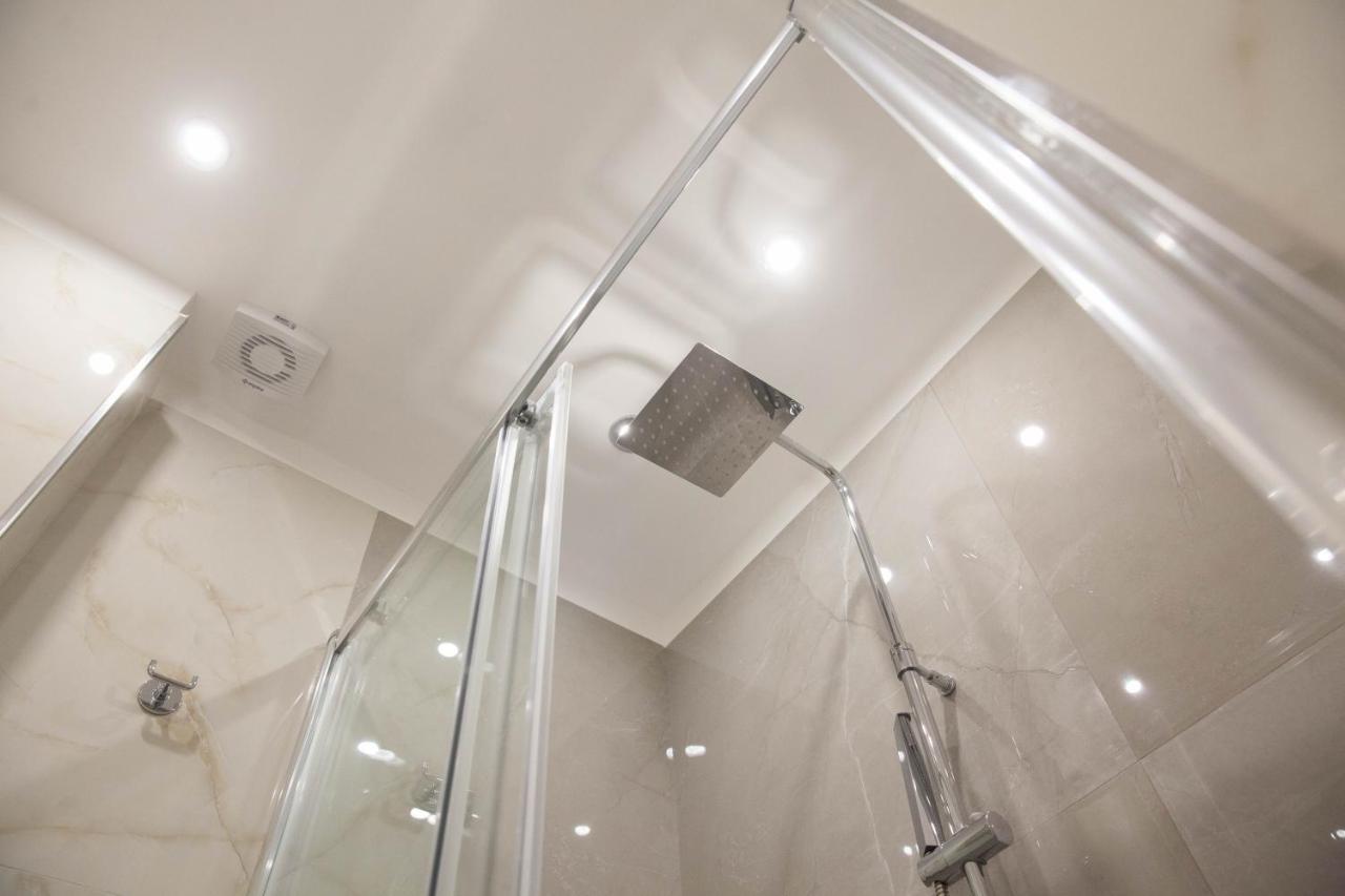 B&B Morelli Home โกเซนซา ภายนอก รูปภาพ