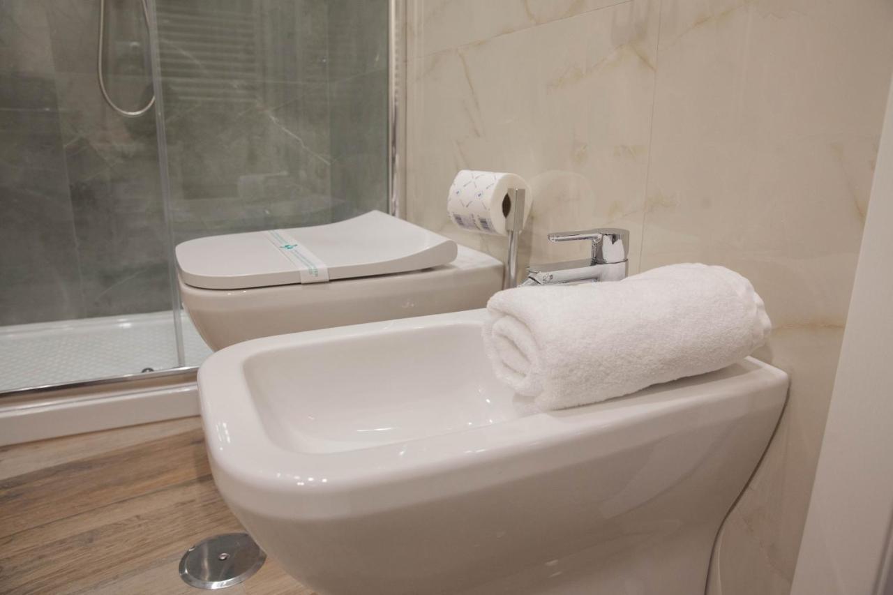 B&B Morelli Home โกเซนซา ภายนอก รูปภาพ